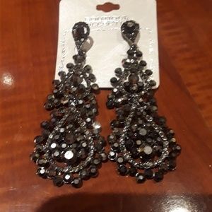 NEW Beautiful Dangle Earrings